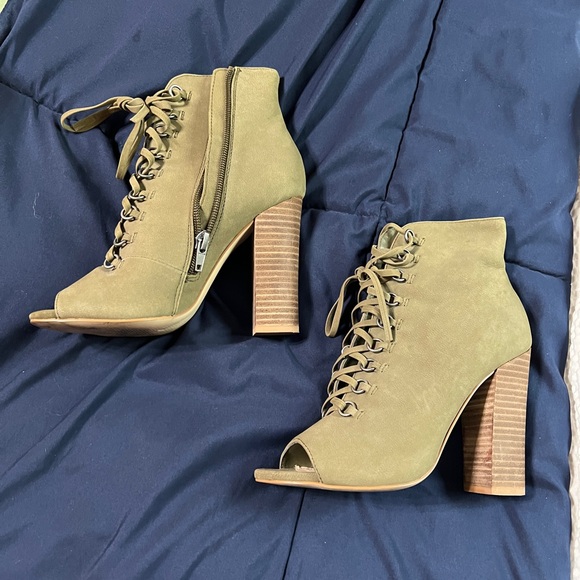 Steve Madden zip up and lace enclosure block heels. Women’s 5.5. - Picture 1 of 10